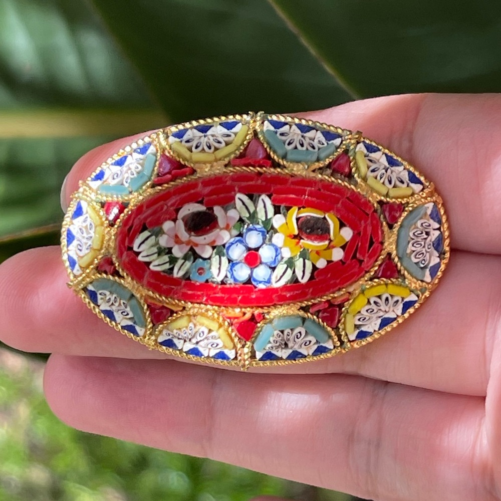 Italian detailed micro mosaic gold tone pin brooch - Picture 2 of 12